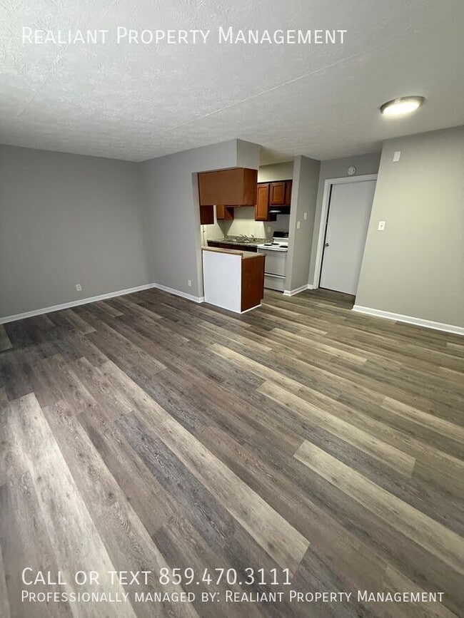 Building Photo - 2021 Cambridge Dr Unit 45