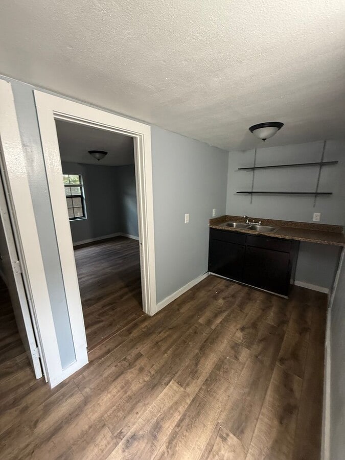 All bills paid 2-bedroom - All bills paid 2-bedroom Unit B