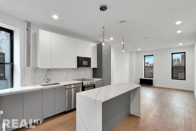 Photo - 19 Wyckoff St Unidad 13