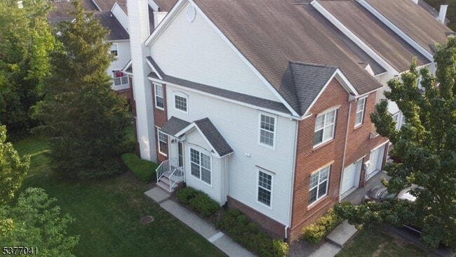 Building Photo - 156 Gladstone Dr Rental