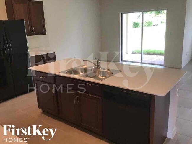 Photo - 411 SE 24th St