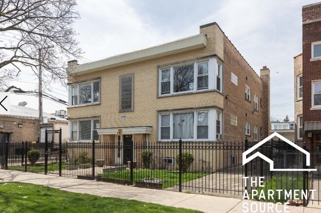 Photo - 4818 N St Louis Ave Unit 2