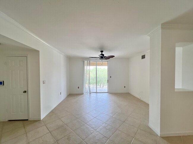Photo - 6450 Emerald Dunes Dr Unidad 301