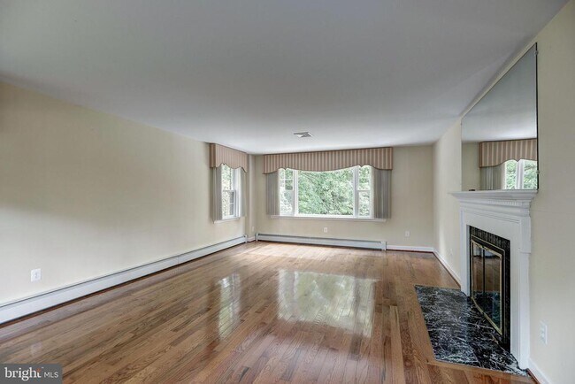 Photo - 929 Woburn Ct