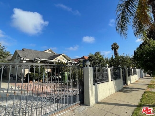 Photo - 1043 3rd Ave Casa