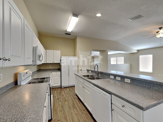 Photo - 1433 Heather Ct