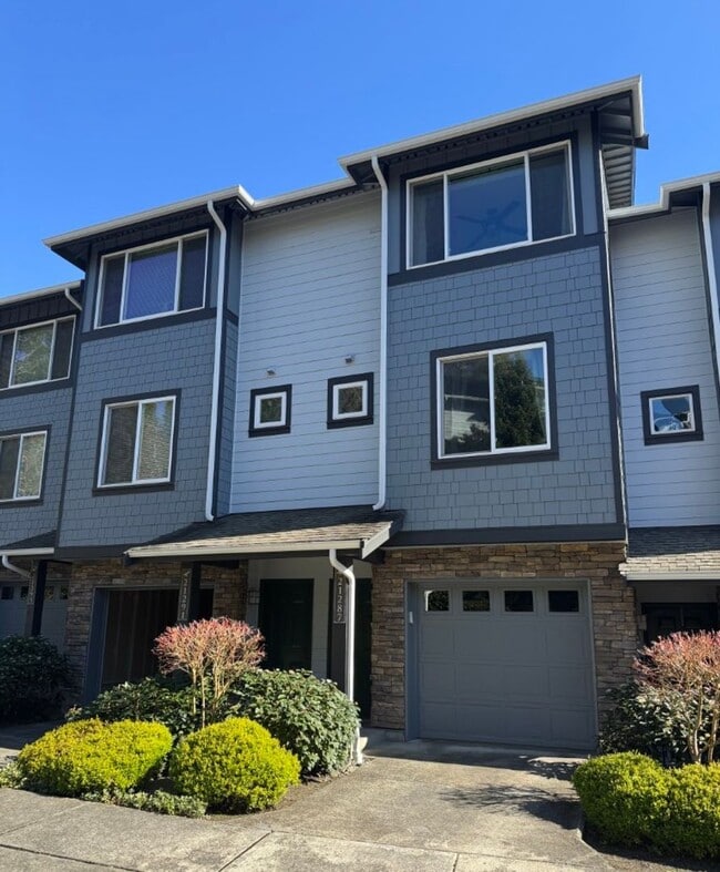 Building Photo - 2Bd/2.5Ba Issaquah Townhouse