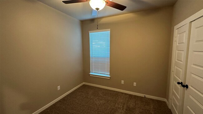 Building Photo - 9820 Grosbeak Ln