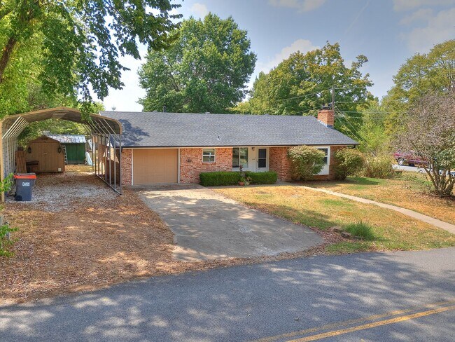 Photo - 463 E Johnson Ave