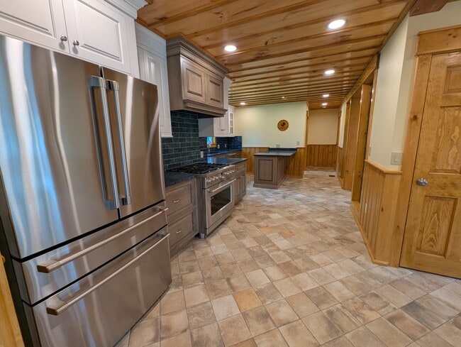 211 Pine Hill Rd