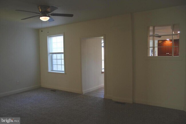 Photo - 204 Maple St