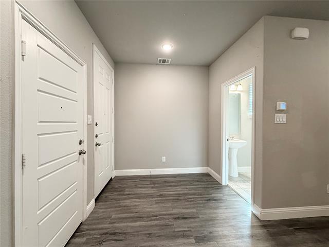 4925-4927 Sanger Cir Dr