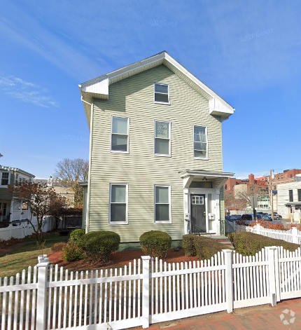 Building Photo - 13 Pleasant St Rental