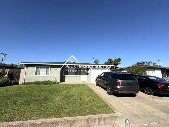 Building Photo - A Charming 3bd/1ba Fruitridge Manor Area Home with Garage