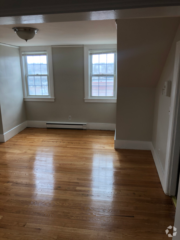 Building Photo - 39 Dutcher St Unit 10 Rental