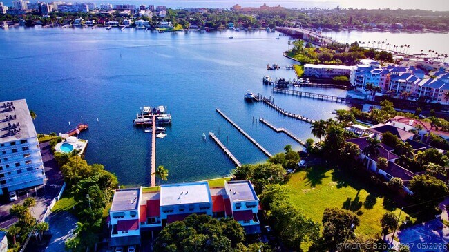 324 N Lake Dr