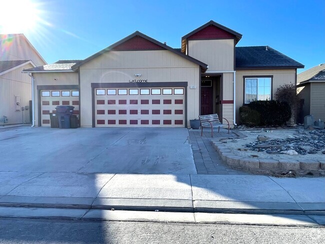 Building Photo - 4 bedroom, 2 bath, 3 car garage Rental