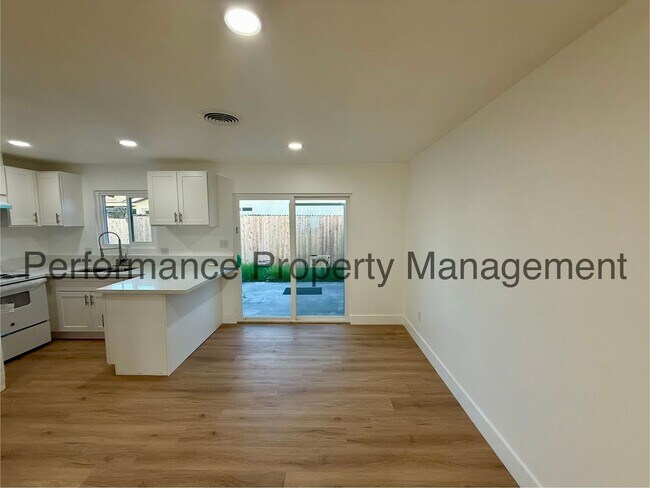 Photo - 3401 Squire Ln Unidad A