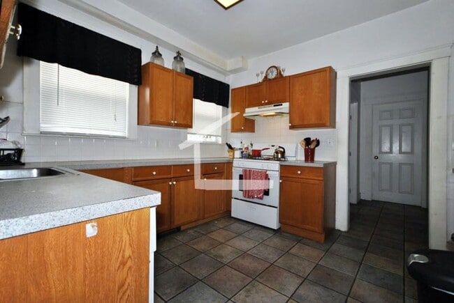 144 Brooks St