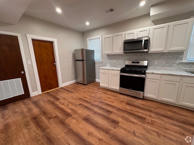 Building Photo - 10 Fabyan St Unit #2 Rental
