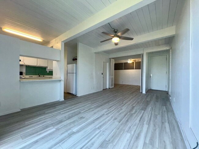 Building Photo - Available Now! 1 bedroom 1 bathroom condo ...