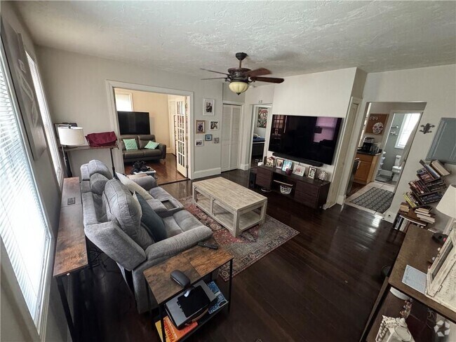Building Photo - 132 Gesler St Rental