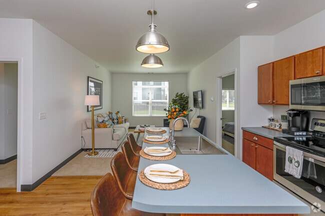 2BR, 2BA, Guest Suite - 1,013 SF
