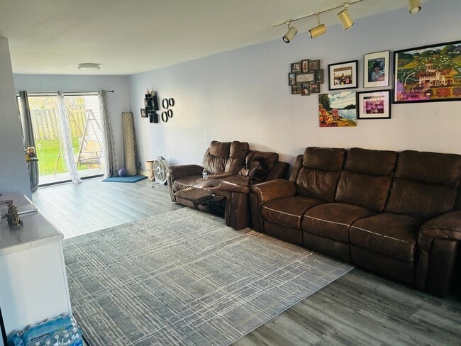 Sala de estar con comedor - 2902 Stonehedge Rd