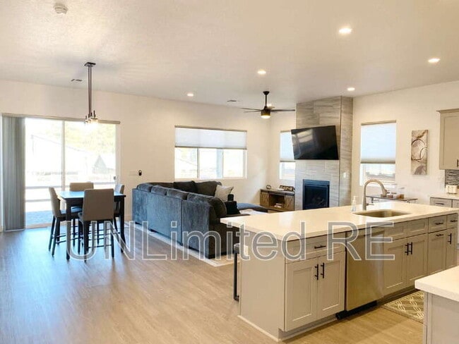 Photo - 2717 S Vega St