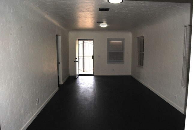 Photo - 408 Oildale Dr
