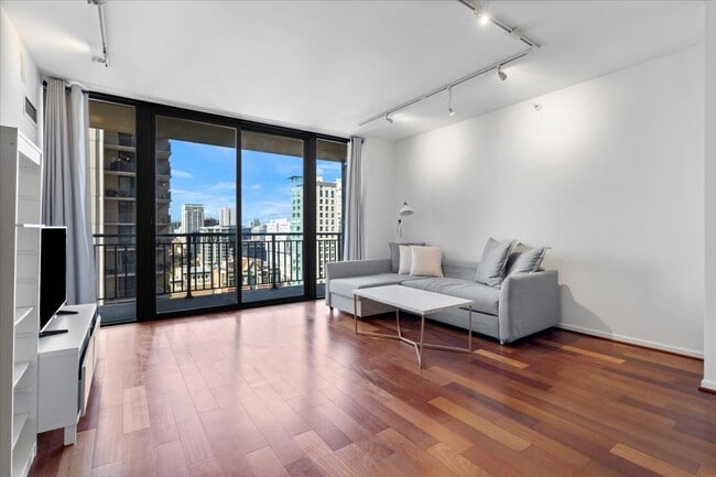 Photo - 630 N State St Unidad 1609