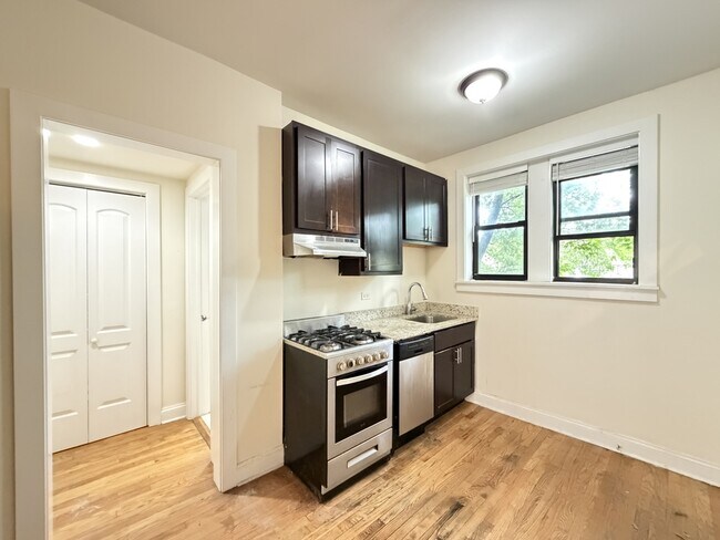 Photo - 4125 N Ashland Ave Unit E4