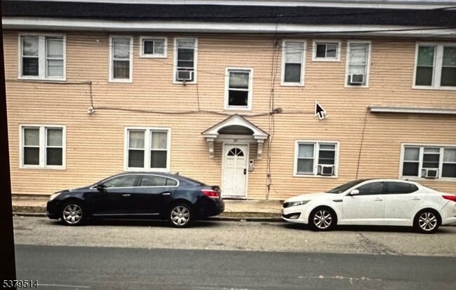 Building Photo - 1 Norwood Ave Unit 1R Rental