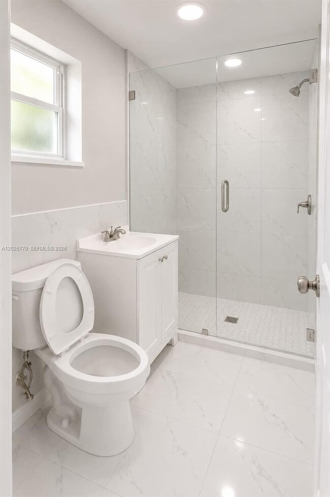Photo - 5735 Hayes St