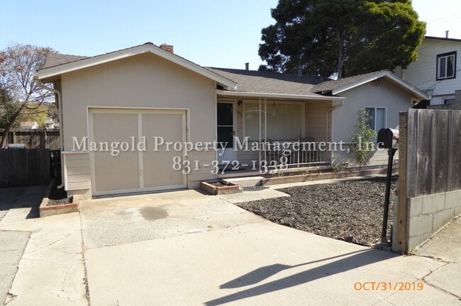 Building Photo - Charming Seaside Home in a Quiet Neighborhood