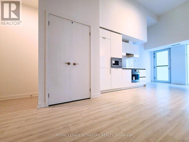 Photo - 238 Simcoe St Unit 602