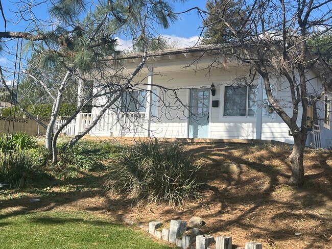 Building Photo - 8960 Camellia Ct