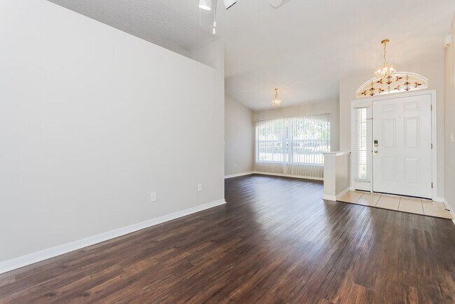 Photo - 640 Tranquility St