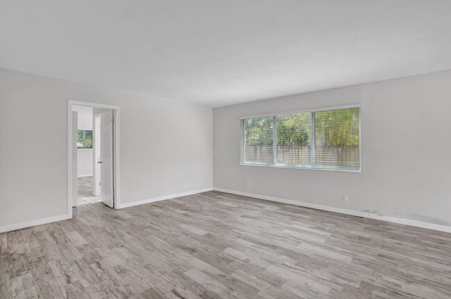 Building Photo - 115 SW 1st Ave Unit 1 Rental