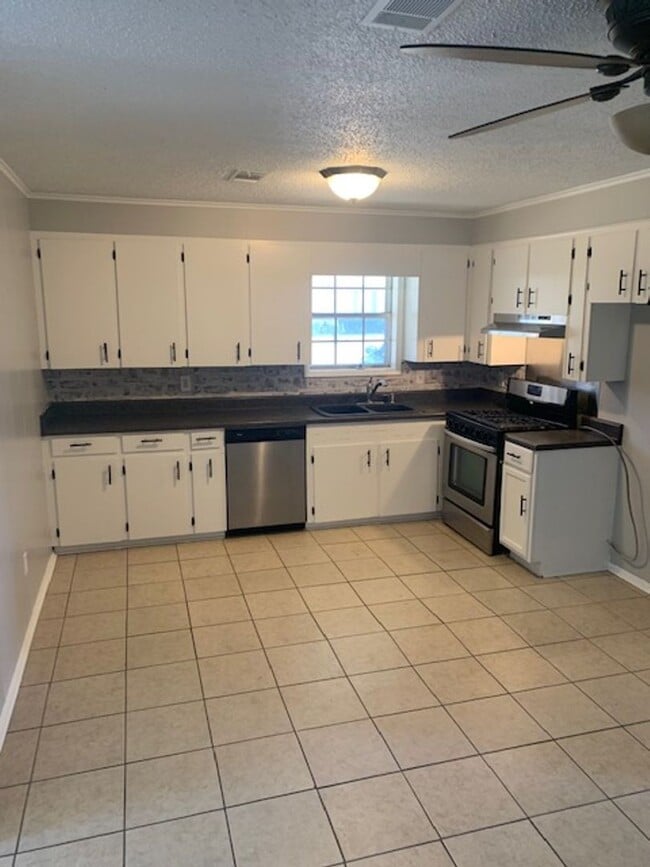 Photo - Renovated 3 Bedroom 1 Bath Home for Rent!