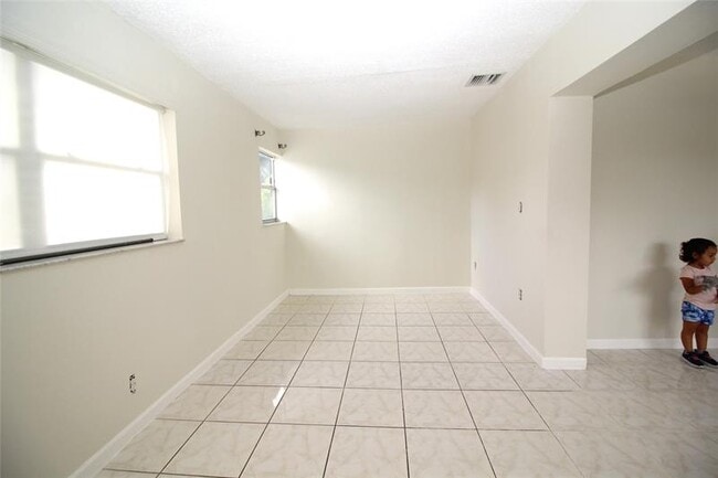 Photo - 3910 SW 61st Ave