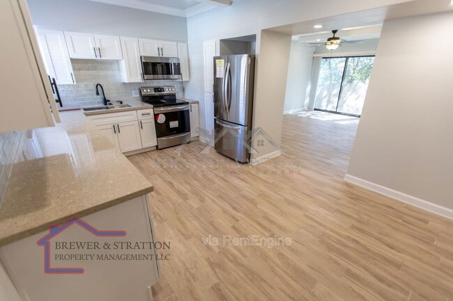 Building Photo - 351 E Thomas Rd Unit D305