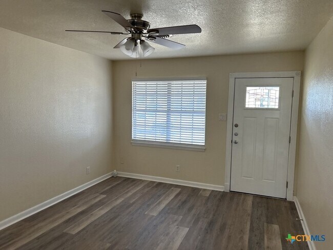 Photo - 1208 Ridgemont Dr