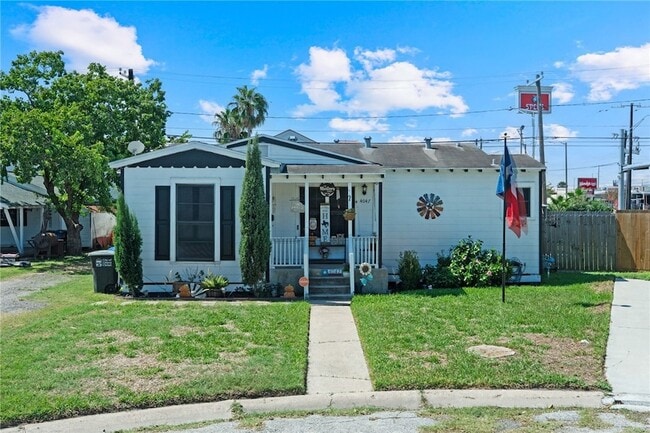 Building Photo - 4047 W Vanderbilt Dr