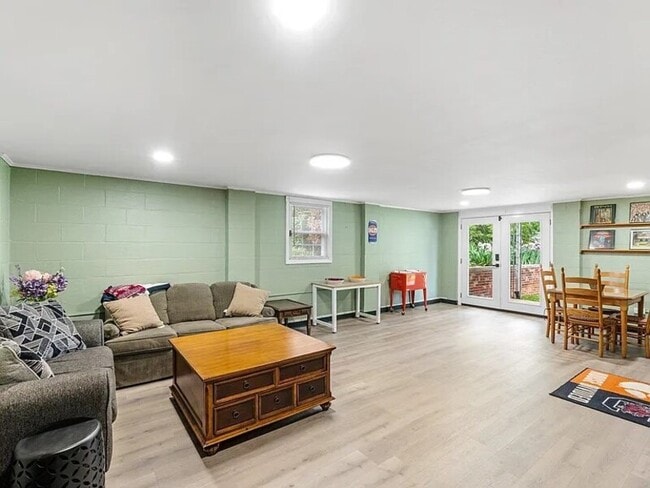 Photo - 703 Edwards Rd