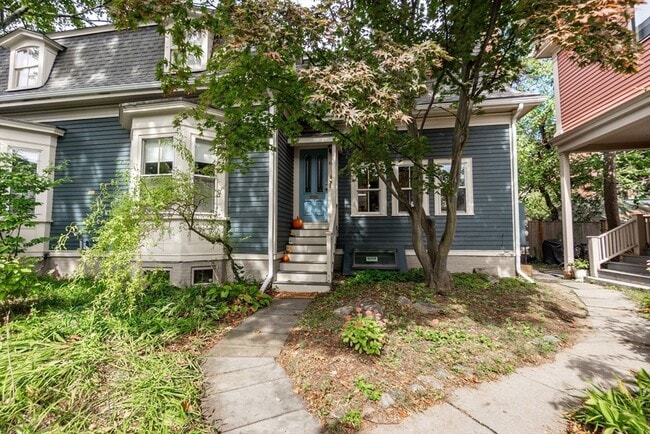 Photo - 69 Walker St Unidad A Rental