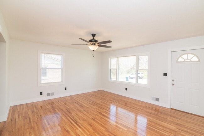 Photo - 110 N Bluff St