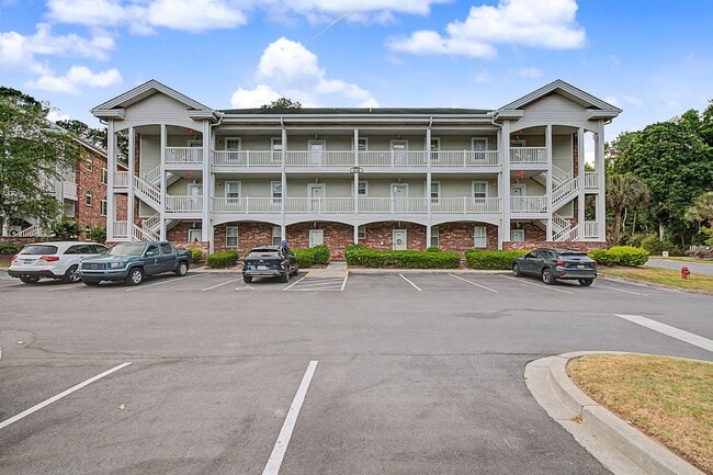 Condo in Arrowhead with brand new paint and carpet! - Condo in Arrowhead with brand new paint and carpet! Unit 302