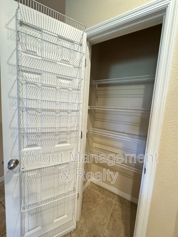 2215 Parrot Fish Dr