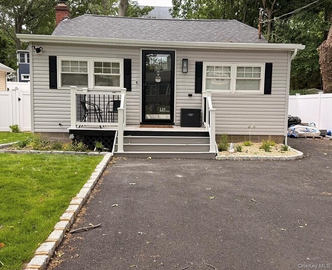 Photo - 129 Westbury Dr